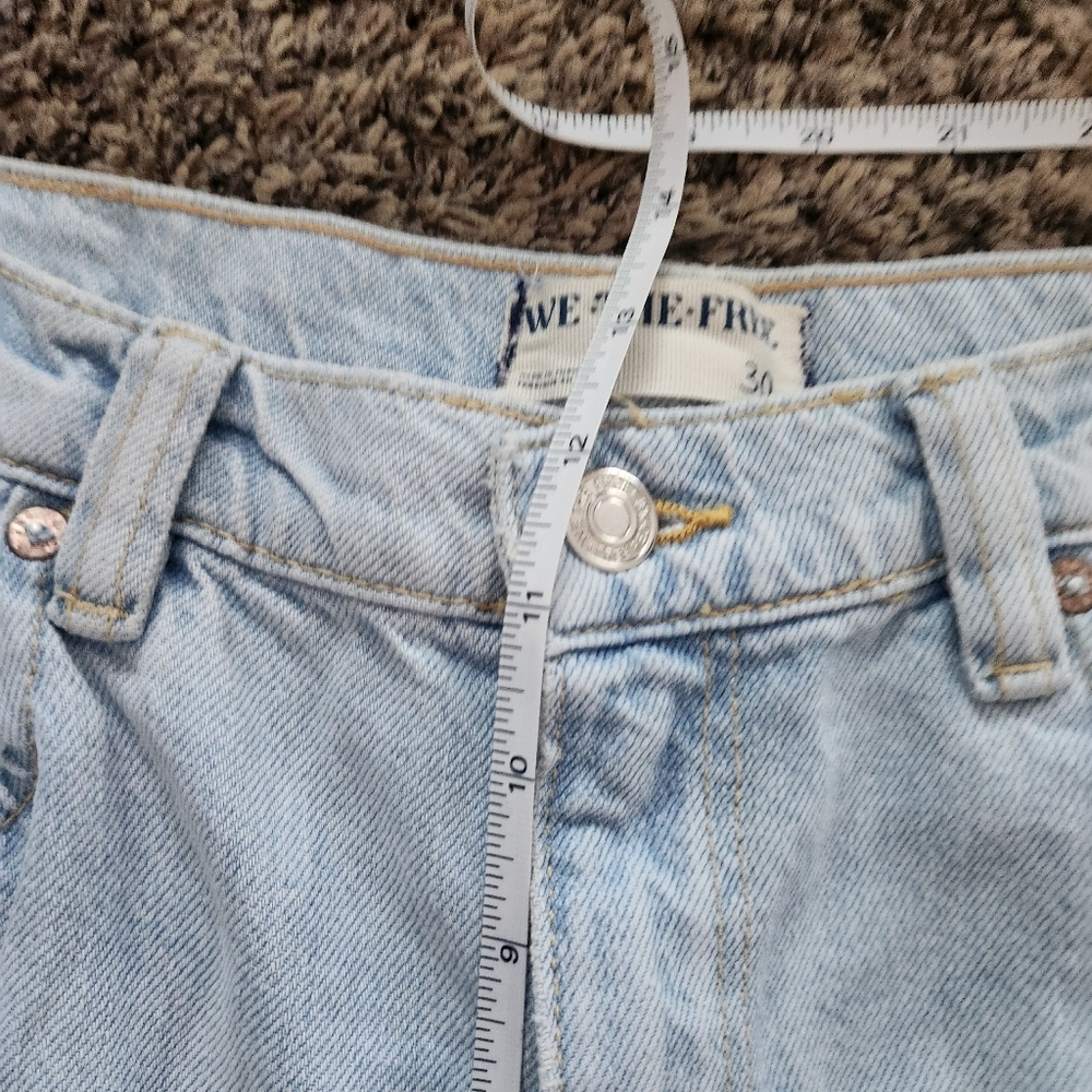 Free People We The Free Tinsley Baggy Ripped Boyfriend Jeans - Light Wash - Picture 13 of 14